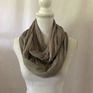 SHOLDIT Textured Infinity Scarf with Hidden Pocket